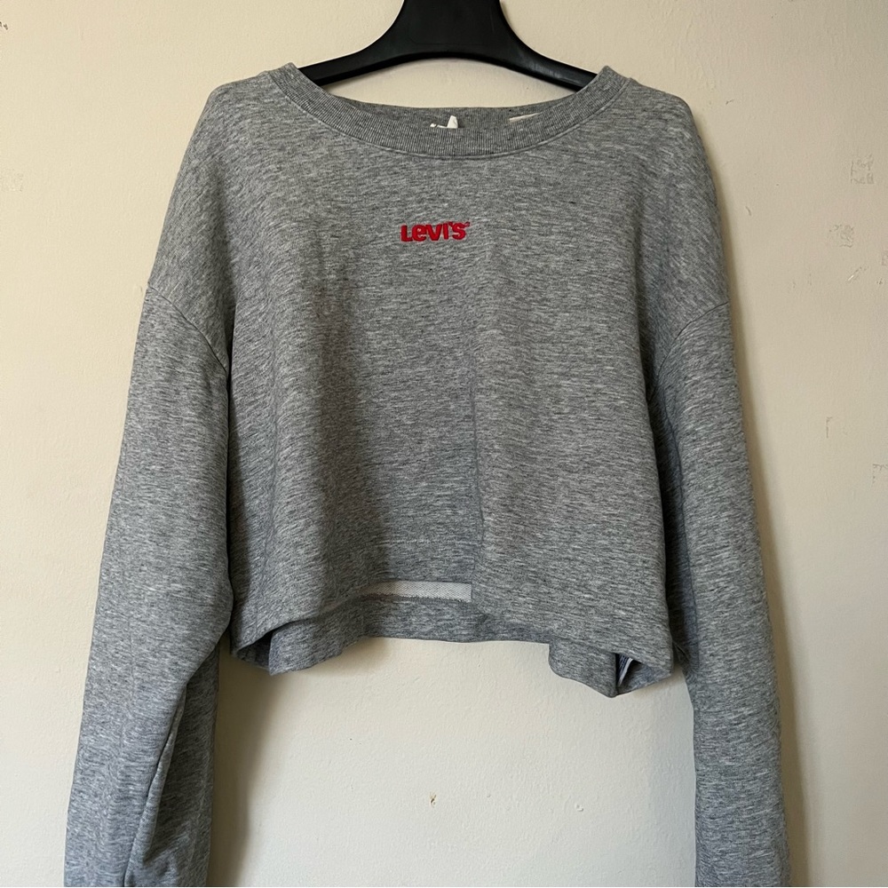 *******SOLD*******LEVIS LIGHT GRAY CROPPED CREWNECK